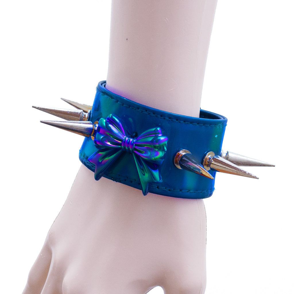 Space trigger bangle