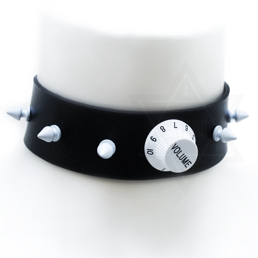 Volume up choker*