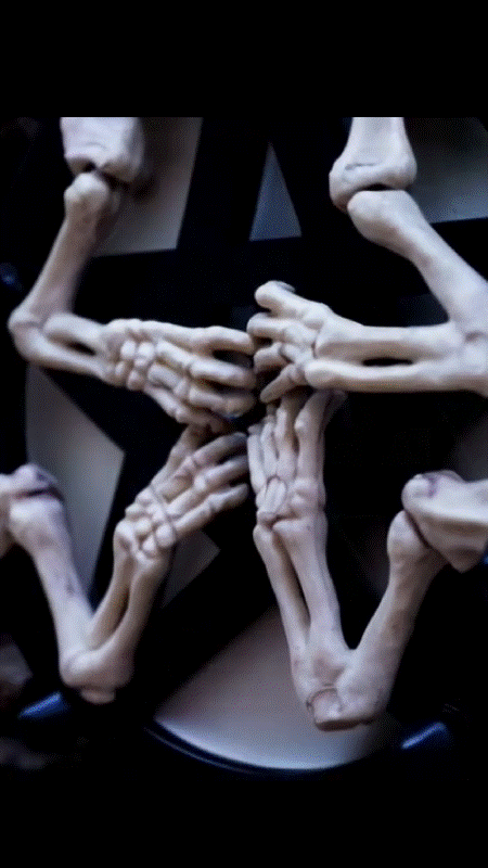 Black magic necklace*