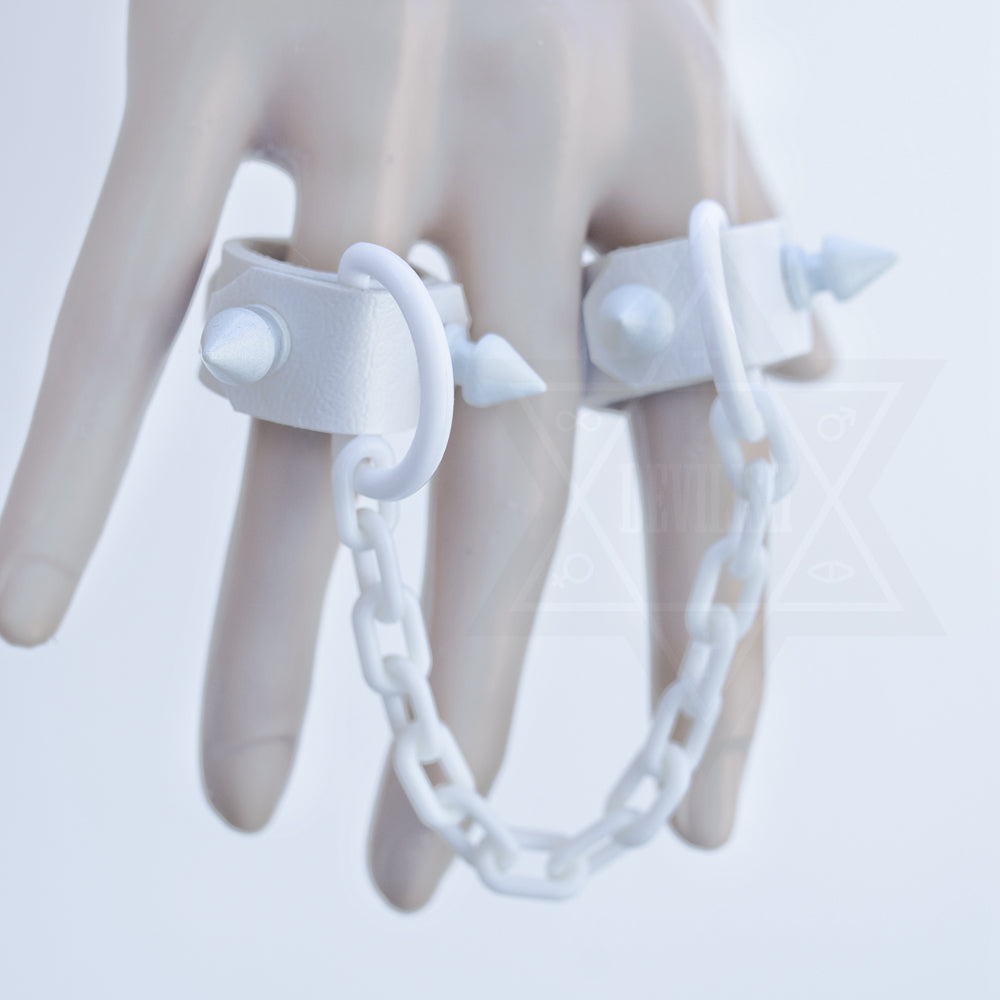 Pure white ring set