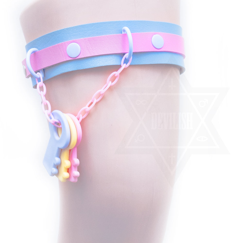 Pastel keys garter