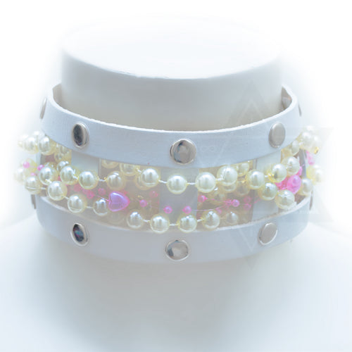 Popping hearts choker