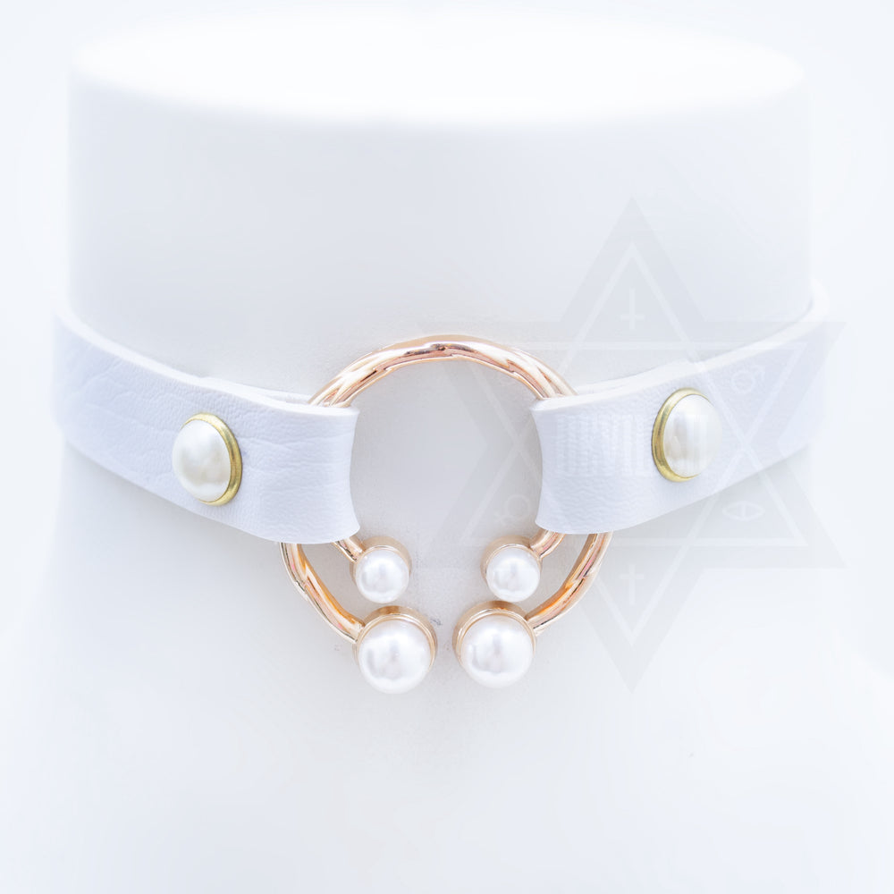 Pillow talk choker