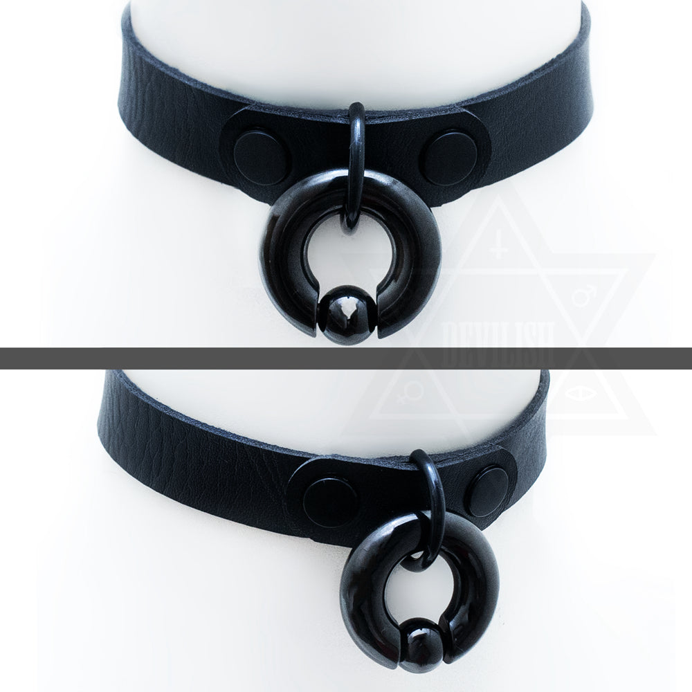 Noir choker