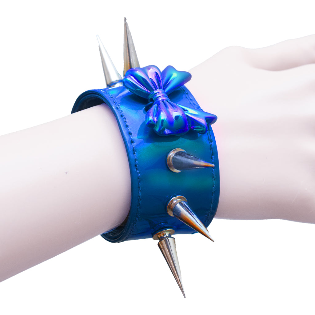Space trigger bangle