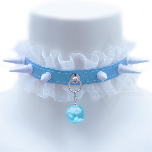 Head in the clouds choker*