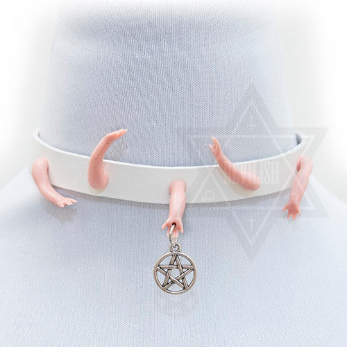 Dark moment choker*