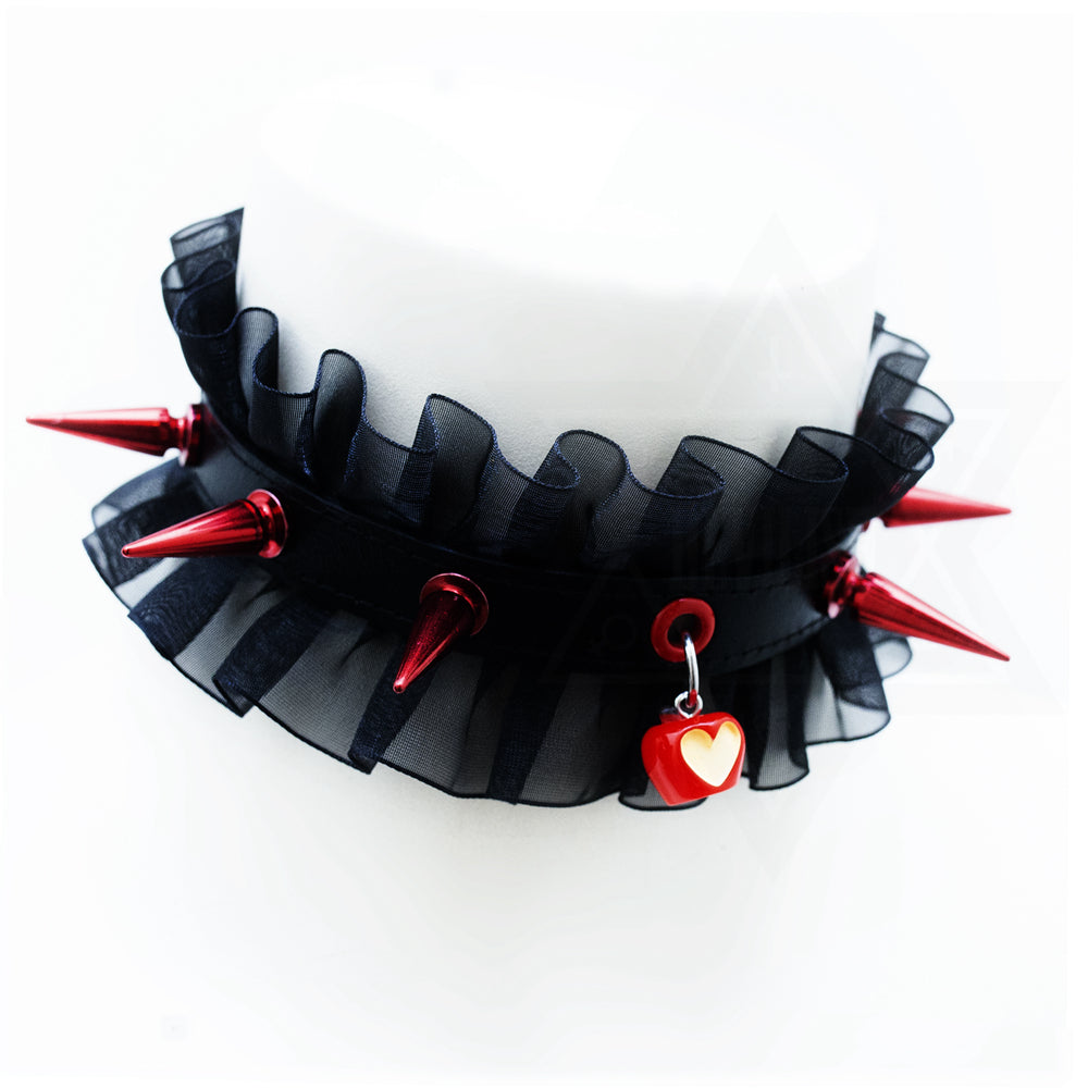 Death kiss choker