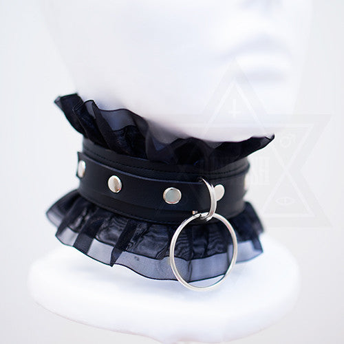 Frilled choker