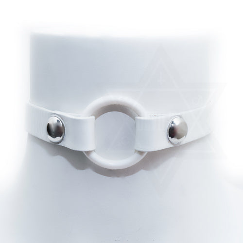 Pure black/white choker