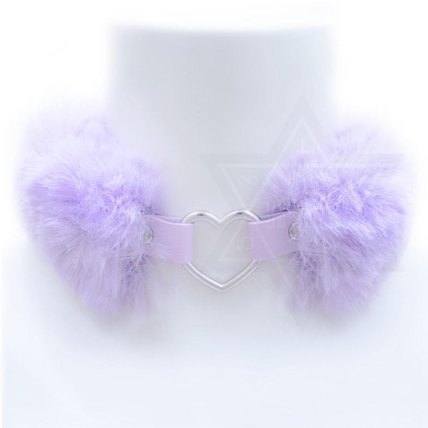 Fluffy heart choker*