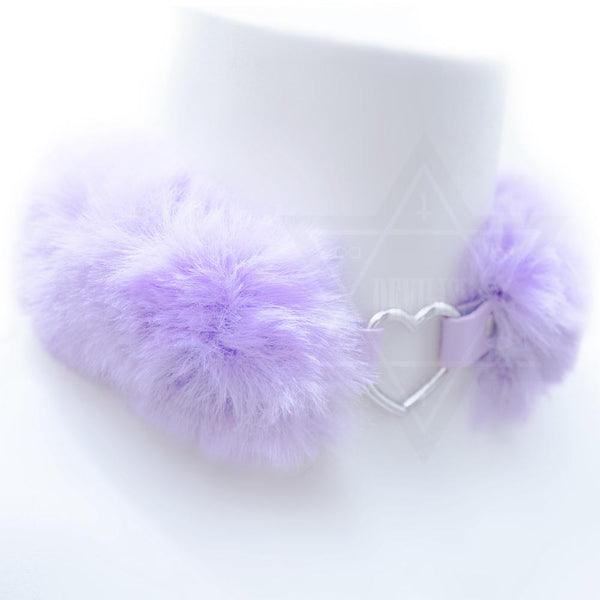 Fluffy heart choker*