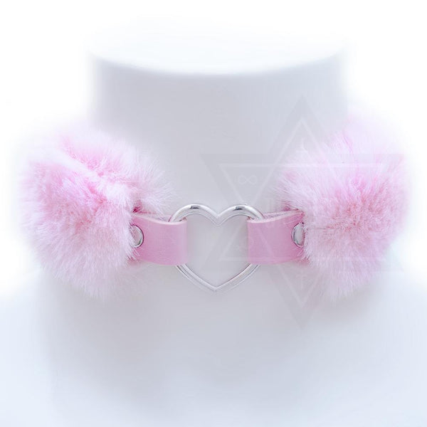 Fluffy heart choker*