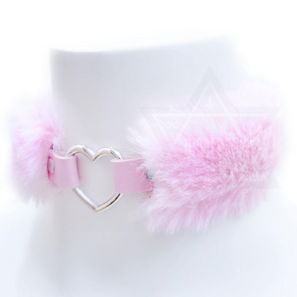 Fluffy heart choker*