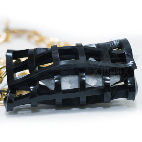 Trapped necklace