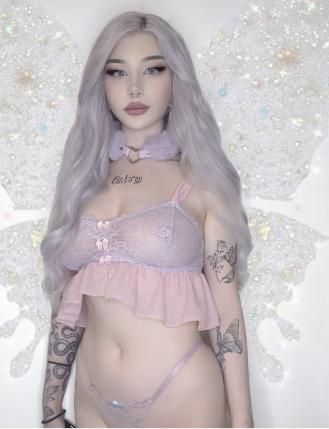 Fluffy heart choker*
