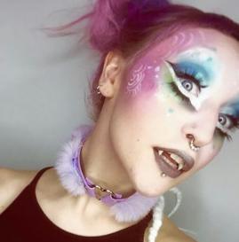 Fluffy heart choker*