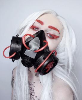 Love gas mask*